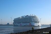 cruiseschip Norwegian Joy keert bij Eemshaven / Bron: sodraf