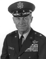 Kapitein Chuck Yeager / Bron: United States Air Force, Wikimedia Commons (Publiek domein)