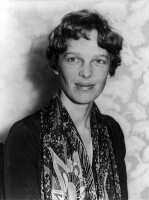 Amelia Earhart / Bron: Underwood and Underwood, Wikimedia Commons (Publiek domein)