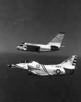 S-3 en een A-4 Skyhawk / Bron: San Diego Air & Space Museum Archives, Flickr (Flickr Commons)